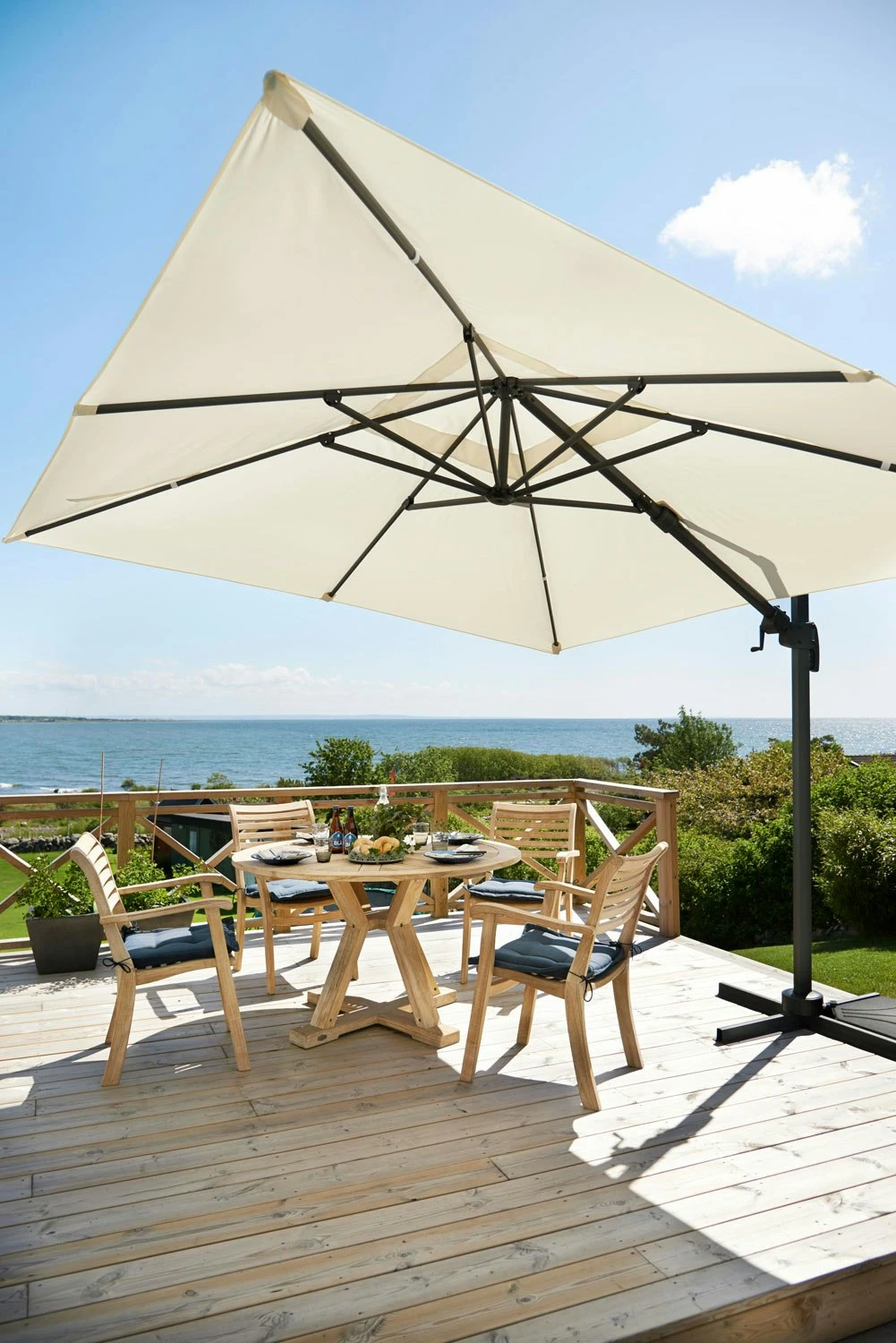 Brafab Circus Esstisch Teakholz, Ø130x73 Cm 4 Brafab Circus Esstisch Teakholz, Ø130x73 Cm – Bild 2