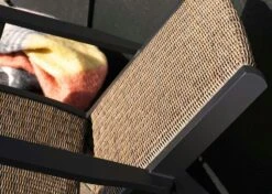 Brafab Kira Loungesessel, Schwarz / Rustikal Künstliches Rattan -Hay || Brafab || FIAM Verkaufsgeschäft brafab kira armchair black rustic 3