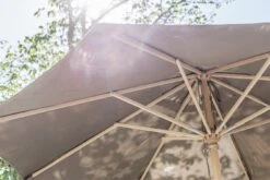 Brafab Reggio Sonnenschirm Ø300 Cm, Taupe -Hay || Brafab || FIAM Verkaufsgeschäft brafab reggio holzsonnenschirm 3m 10