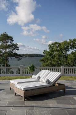 Wide Stripe Sonnenbankkissen 60x186 Cm, Grau -Hay || Brafab || FIAM Verkaufsgeschäft diyti wide stripe sunbed cushion 60x186 cm 1