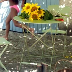 Floréal Tisch, Ø77 Cm/ Chili -Hay || Brafab || FIAM Verkaufsgeschäft fermob floreal tisch 77 cm 17