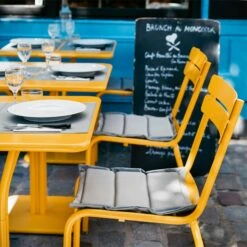 Luxembourg Sitzkissen, 40x45cm/ Dusky Gray -Hay || Brafab || FIAM Verkaufsgeschäft fermob luxembourg sitzkissen 40x45cm 2 2