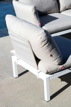 FIAM Domino Sofa 2-Seater, Beige/White 9 FIAM Domino Sofa 2-Seater, Beige/White -Hay || Brafab || FIAM Verkaufsgeschäft fiam 2 sitssoffa med armstod vit beige 4