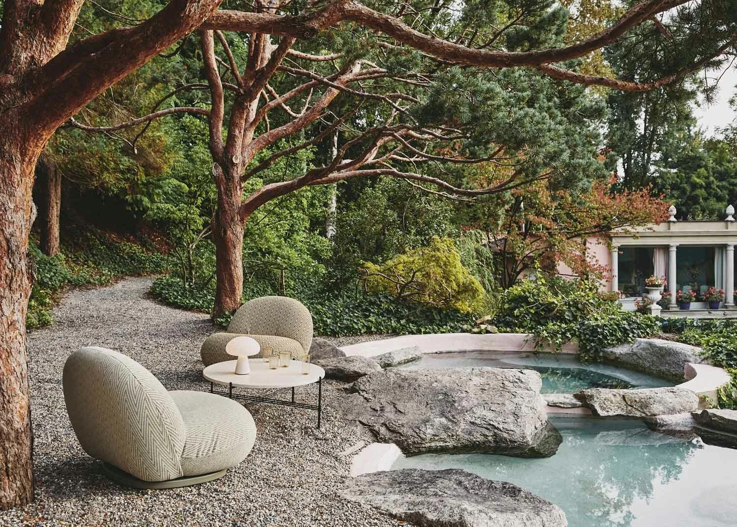 Gubi Pacha Outdoor Loungesessel, Dedar Chevron Outdoor Fr 008, Moosgrüner Fuß 7 Gubi Pacha Outdoor Loungesessel, Dedar Chevron Outdoor Fr 008, Moosgrüner Fuß – Bild 5