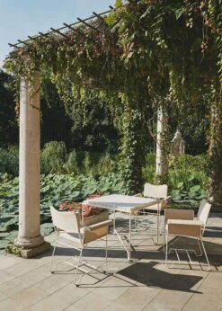 Gubi Tropique Esszimmerstuhl, Classic White Semi Matt / Udine 12 -Hay || Brafab || FIAM Verkaufsgeschäft gubi tropique dining chair black limonta udine 06 10