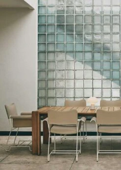 Gubi Tropique Esszimmerstuhl, Classic White Semi Matt / Udine 12 -Hay || Brafab || FIAM Verkaufsgeschäft gubi tropique dining chair black limonta udine 06 11