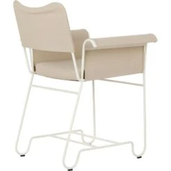 Gubi Tropique Esszimmerstuhl, Classic White Semi Matt / Udine 12 -Hay || Brafab || FIAM Verkaufsgeschäft gubi tropique dining chair black limonta udine 06 9
