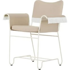 Gubi Tropique Esszimmerstuhl Mit Fransen, Classic White Semi Matt / Udine 12 -Hay || Brafab || FIAM Verkaufsgeschäft gubi tropique dining chair fringe black limonta udine06 5