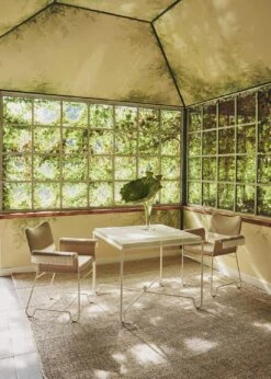 Gubi Tropique Esszimmerstuhl Mit Fransen, Classic White Semi Matt / Udine 12 -Hay || Brafab || FIAM Verkaufsgeschäft gubi tropique dining chair fringe black limonta udine06 8