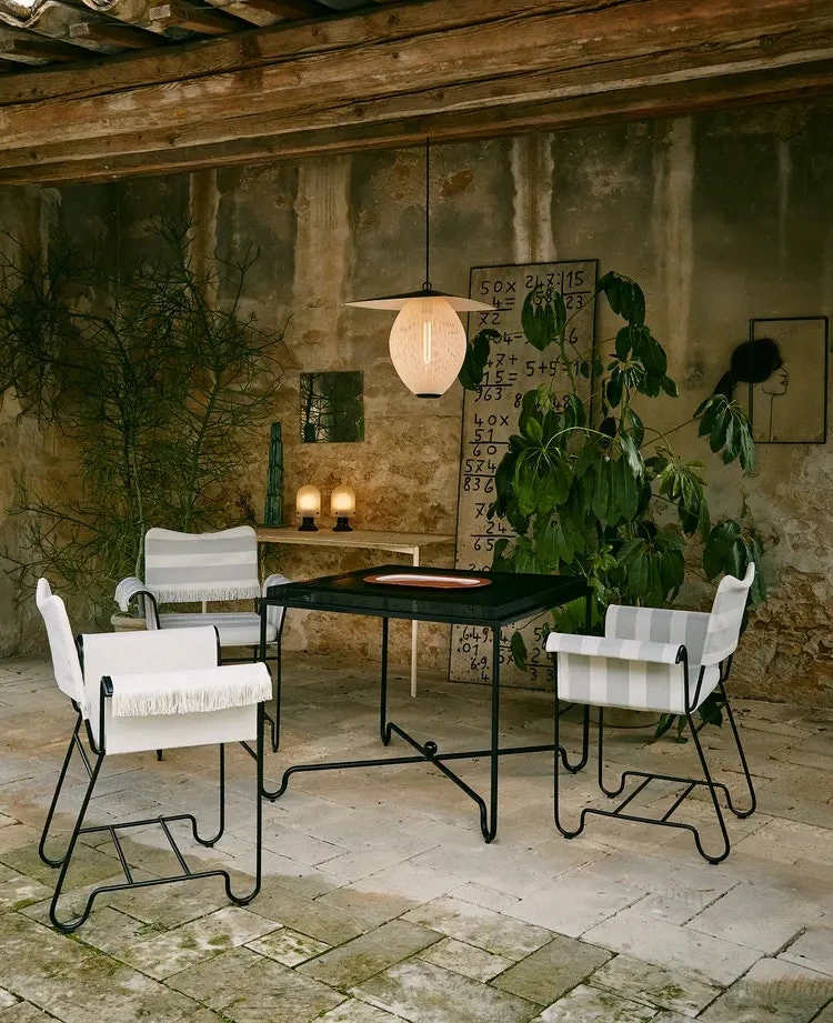 Gubi Tropique Esszimmerstuhl Mit Fransen, Classic Black / Leslie Stripe 20 5 Gubi Tropique Esszimmerstuhl Mit Fransen, Classic Black / Leslie Stripe 20 – Bild 3