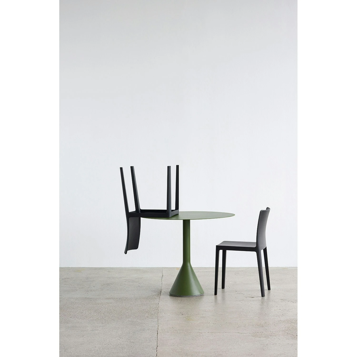 Hay Palissade Cone Tisch Ø70, Olive 5 Hay Palissade Cone Tisch Ø70, Olive – Bild 3