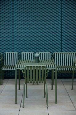 Hay Palissade Tisch 82,5x90 Cm, Olive -Hay || Brafab || FIAM Verkaufsgeschäft hay palissade tisch 80x80 cm 5