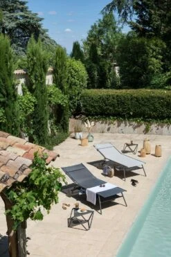 Lafuma Miami Batyline® Duo Hohe Sonnenliege, Obsidian -Hay || Brafab || FIAM Verkaufsgeschäft lafuma sunbed miami high duo galet titane 12