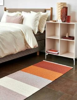 Kim Teppich Ziegelrot, 70x240 Cm -Hay || Brafab || FIAM Verkaufsgeschäft pappelina kim rug brick 2