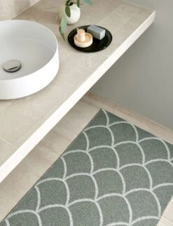 Kotte Teppich Army/ Sage, 70x450 Cm -Hay || Brafab || FIAM Verkaufsgeschäft pappelina kotte teppich army sage 1 1