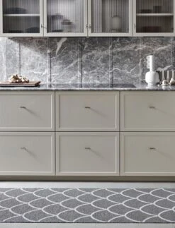 Kotte Teppich Charcoal/ Warm Grey, 70x375 Cm -Hay || Brafab || FIAM Verkaufsgeschäft pappelina kotte teppich kohle warmes grau 1 2