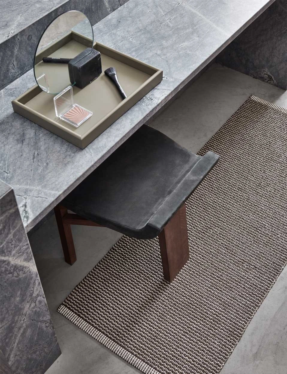 Mono Teppich Dark Brown/ Dark Linen, 85x160 Cm 4 Mono Teppich Dark Brown/ Dark Linen, 85x160 Cm – Bild 2