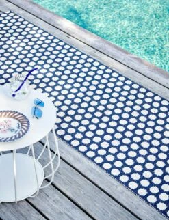 Noa Teppich Dunkelblau / Vanilla / Warmes Grau, 50x70 Cm -Hay || Brafab || FIAM Verkaufsgeschäft pappelina noa rug dark blue vanilla warm grey 0