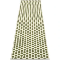 Noa Teppich Olive / Vanilla / Warmes Grau, 70x250 Cm -Hay || Brafab || FIAM Verkaufsgeschäft pappelina noa rug olive vanilla warm grey 7