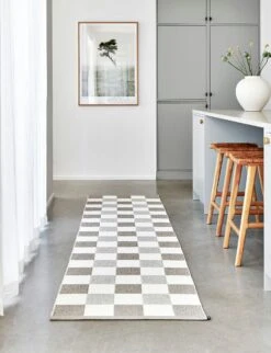 Pix Rug Dark Linen / Vanilla / Linen, 70x240 Cm 7 Pix Rug Dark Linen / Vanilla / Linen, 70x240 Cm -Hay || Brafab || FIAM Verkaufsgeschäft pappelina pix rug dark linen vanilla linen 1