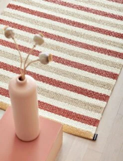 Teo Teppich Ziegelrot / Beige / Vanilla, 70x240 Cm -Hay || Brafab || FIAM Verkaufsgeschäft pappelina teo rug brick red beige vanilla 0