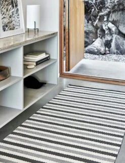 Teo Teppich Warmes Grau / Charcoal / Vanilla, 70x240 Cm 7 Teo Teppich Warmes Grau / Charcoal / Vanilla, 70x240 Cm -Hay || Brafab || FIAM Verkaufsgeschäft pappelina teo rug warm grey charcoal vanilla 0 2