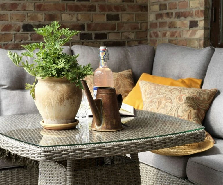 Hay || Brafab || FIAM Verkaufsgeschäft 31 Hay || Brafab || FIAM Verkaufsgeschäft -Hay || Brafab || FIAM Verkaufsgeschäft brafab ashfield tisch 80x80 h69 beige glas 1 768x638 1